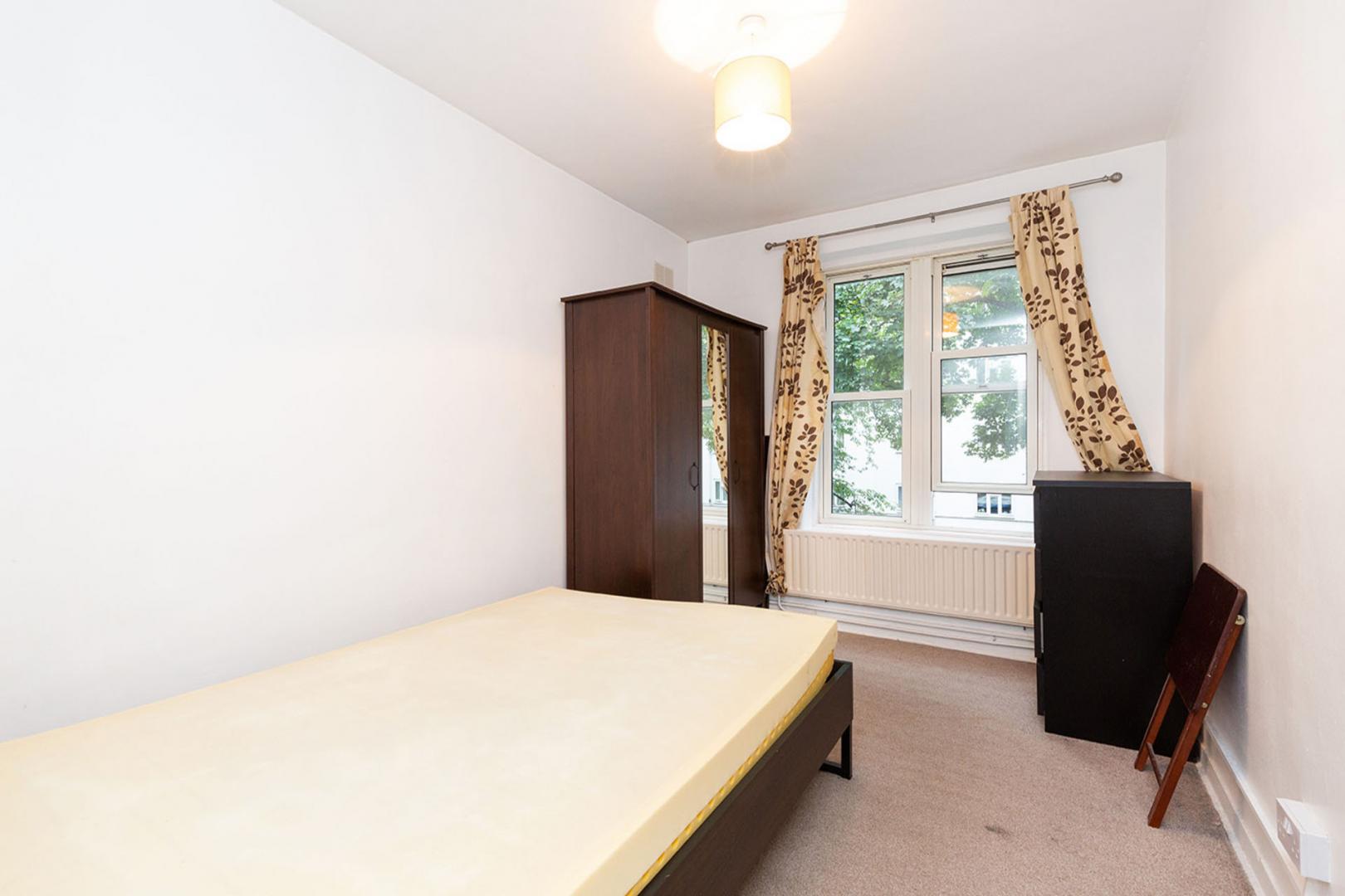 			FANTASTIC 3 BEDROOM FLAT IN HACKNEY, 3 Bedroom, 1 bath, 1 reception Flat			 Amhurst Road, HACKNEY-DALSTON